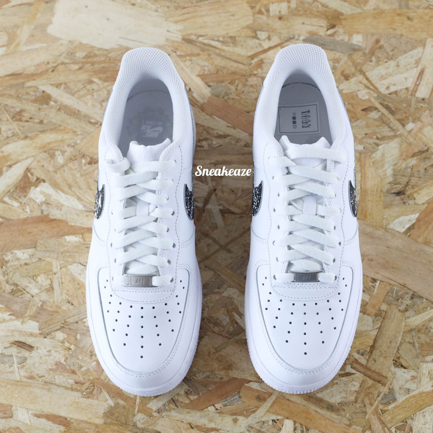 Baskets nike air force 1 custom swoosh splash oreo noir et blanc - sneakeaze customs skz