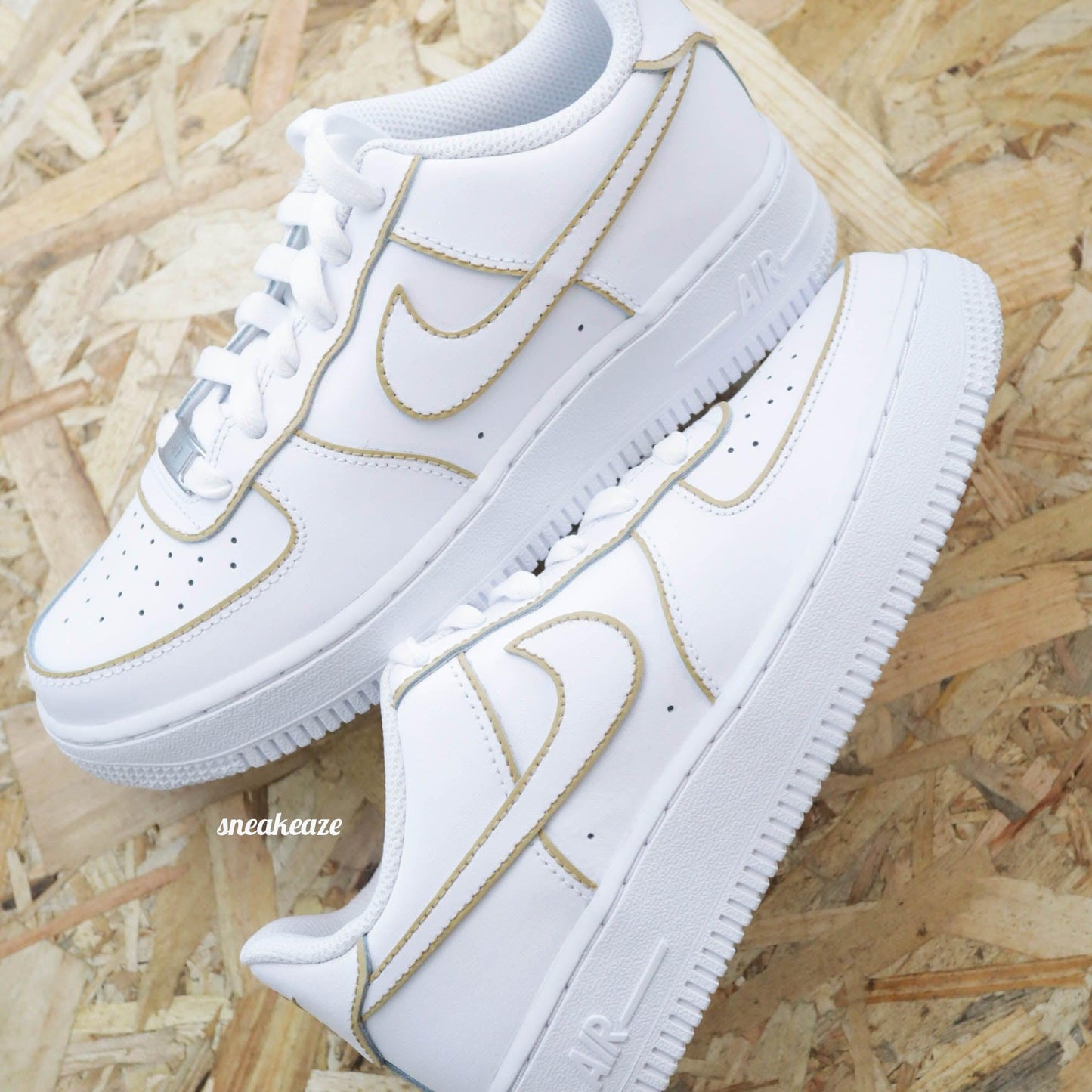 Nike Air Force 1 Custom beige outline - Air Force One pour femme sneakers custom Baskets personnalisées air force pastel