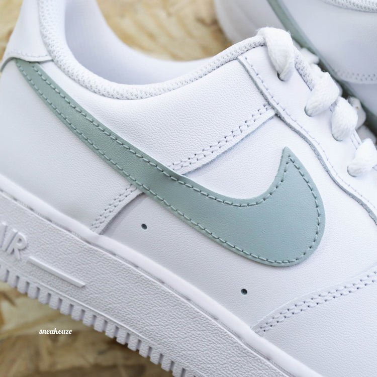 baskets nike Air Force 1 custom - color swoosh Vert de Gris - SNEAKEAZE CUSTOMS skz sneakers