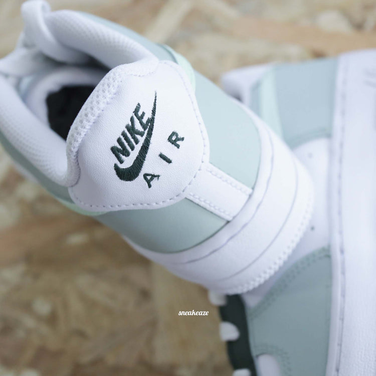 baskets air force 1 nike customs sage green pastel vert sneakeaze custom skz