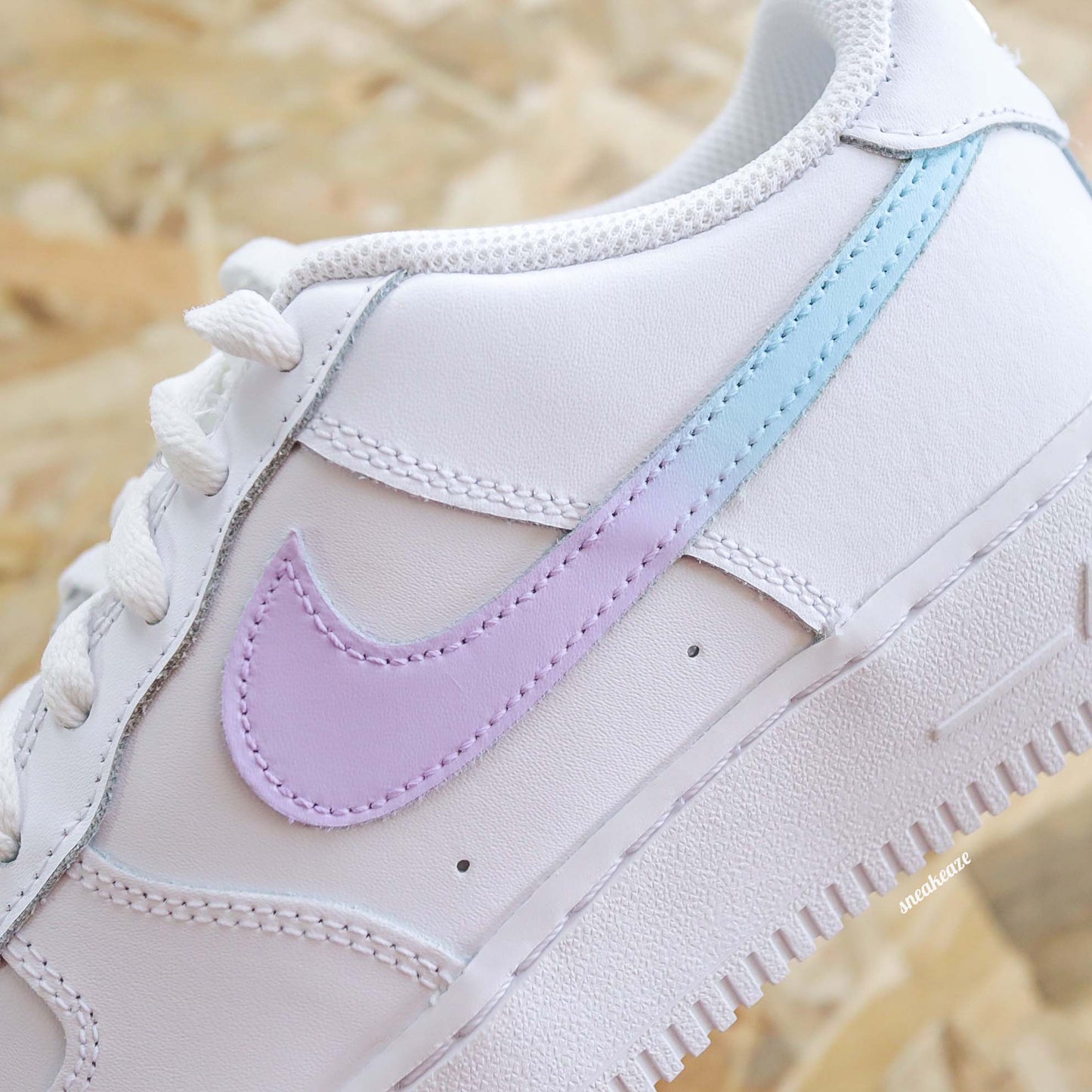 baskets nike Air Force 1 custom - pastel Swoosh dégradé - SNEAKEAZE CUSTOMS skz sneakers