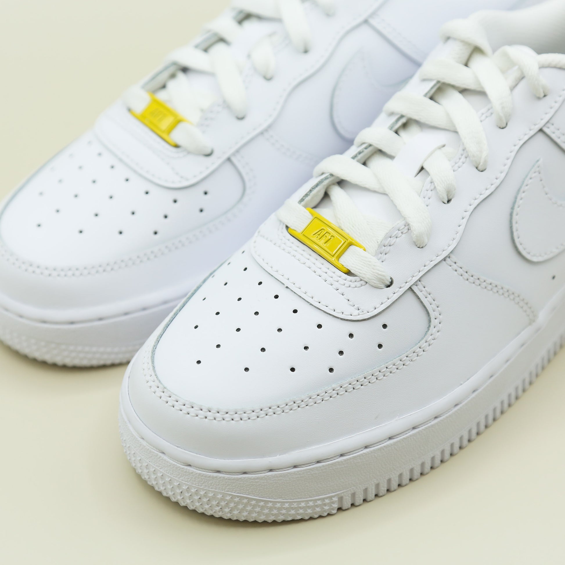 Boucles de lacets jaune pastis pour air force 1 custom  accessoires pour baskets - SNEAKEAZE CUSTOMS