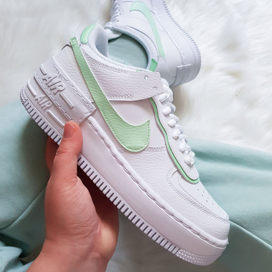 Air Force 1 Shadow personnalisables, design menthe pastel, idée cadeau pour fan de sneakers et de style unique