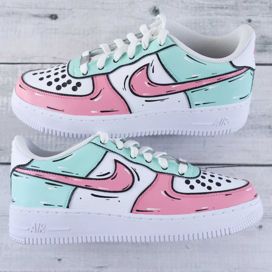 Collection de baskets custom cartoon, Air Force 1 pastel rose et turquoise, parfaites pour un style unique et créatif, faites main à Aubagne