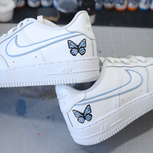 nike air force 1 custom papillon bleu, nike turquoise pour femme, sneakers personnalisées pastel, nike pastel pour enfants, baskets personnalisable femme