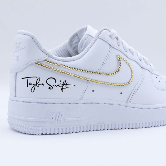 Baskets Nike personnalisées pour fans de Taylor Swift, strass dorés et design unique