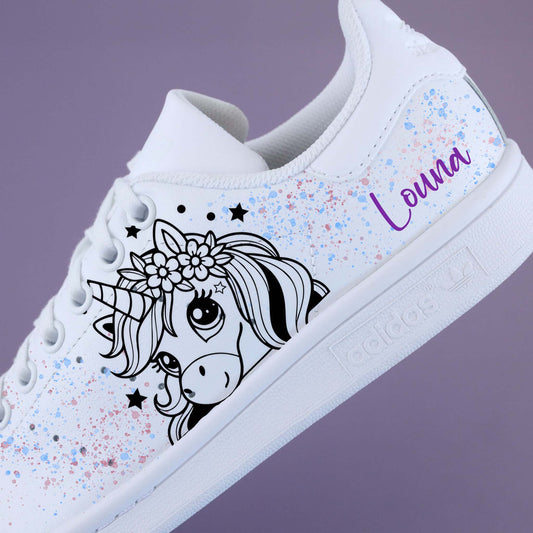 Adidas Stan Smith custom licorne peinte à la main avec splash pastel et prénom personnalisé pour enfant