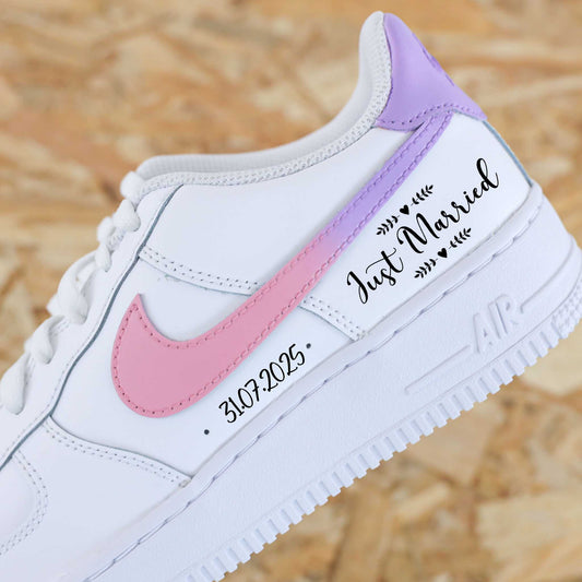 Air Force 1 custom pour mariage, avec inscription 'Just Married' et détails élégants