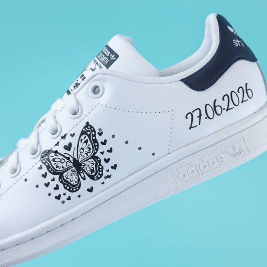 baskets blanches mariage personnalisées papillons coeurs design couple