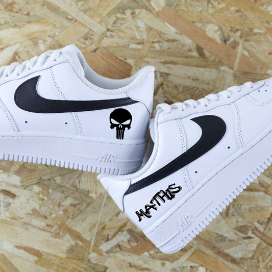 Air Force 1 custom Punisher avec crâne noir et nom personnalisé Mathis, baskets personnalisées unisexe inspirées de l’univers Marvel