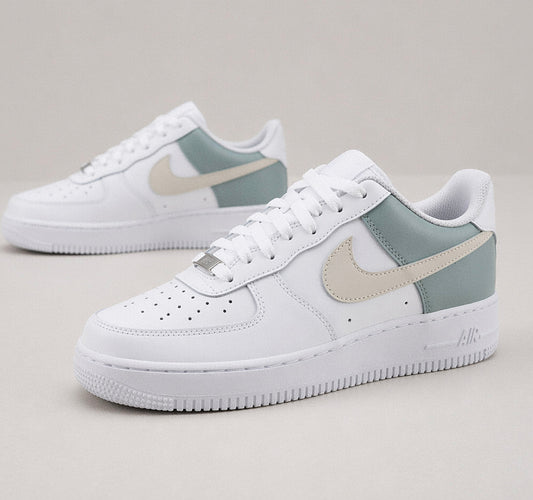 Baskets personnalisées Sneakeaze : vue latérale AF1 Sage & Sail