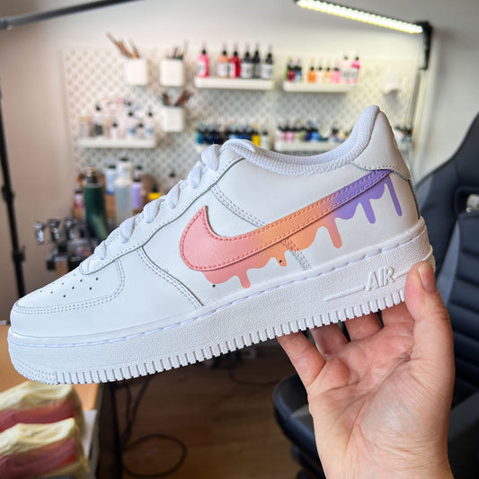 Nike Air Force 1 personnalisée effet coulure pastel rose violet