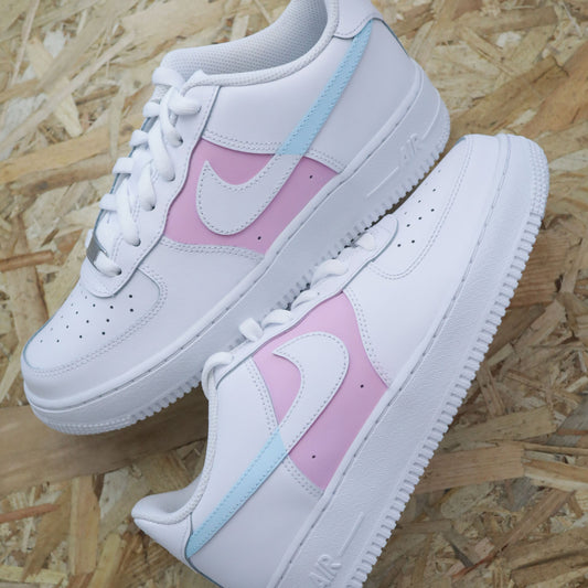Air Force 1 personnalisées, couleurs pastel rose et bleu ciel, baskets Nike pour un style doux et unique