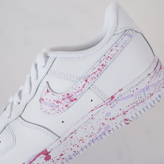 Air Force 1 personnalisées, effet splash rose et violet, baskets Nike pour un style unique et percutant