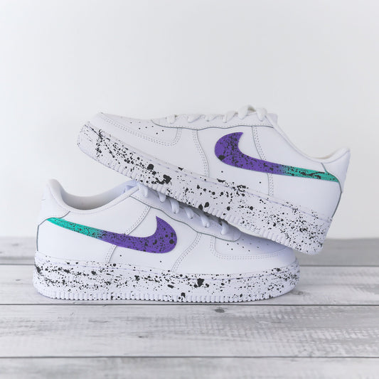 Air Force 1 personnalisées, dégradé violet émeraude et détails splash, baskets Nike pour un style unique et percutant