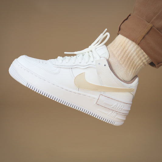 nike air force 1 custom beige sand baskets custom pastel pour femme sneakers personnalisées beige