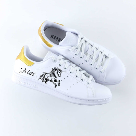 Stan Smith personnalisée blanche et dorée avec dessin de licorne