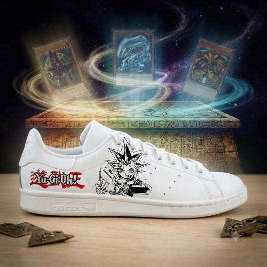 Baskets Stan Smith customisées style manga avec logo rouge Yu-Gi-Oh!