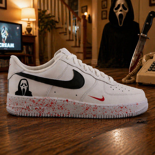 Sneakers Air Force 1 customisées thème film d'horreur Scream pour collectionneur