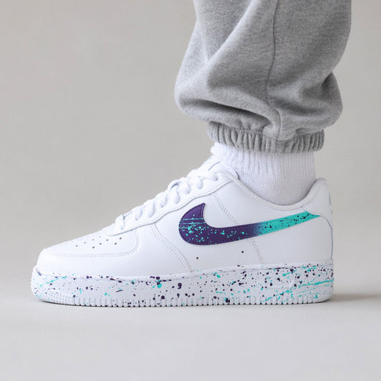 Nike Air Force 1 unique avec swoosh dégradé et semelle splash