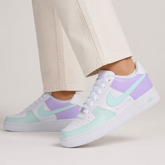 Sneakers Nike Air Force 1 custom coloris pastel pour femme moderne
