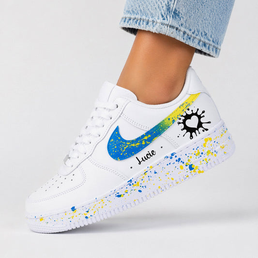 Baskets Nike femme personnalisées avec design éclaboussures et cœur