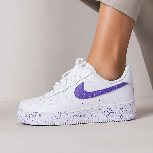 Baskets Nike femme personnalisées design violet et éclaboussures artisanales