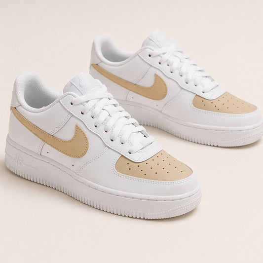 Baskets Nike Air Force 1 custom avec finition beige élégante