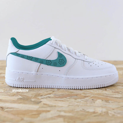 Swoosh & fleurs (couleur au choix) - Air Force 1 custom - SNEAKEAZE CUSTOMS