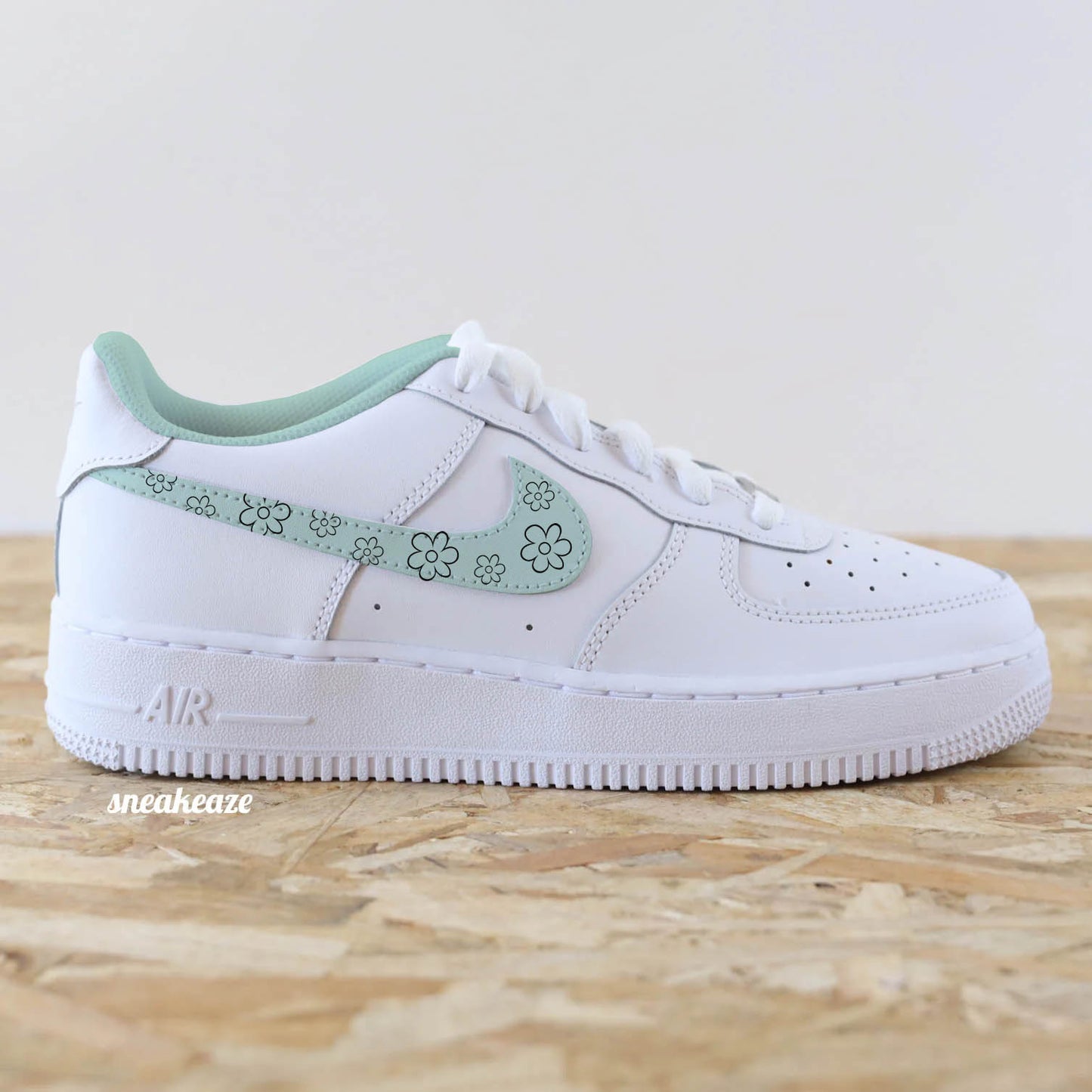 Swoosh & fleurs (couleur au choix) - Air Force 1 custom - SNEAKEAZE CUSTOMS