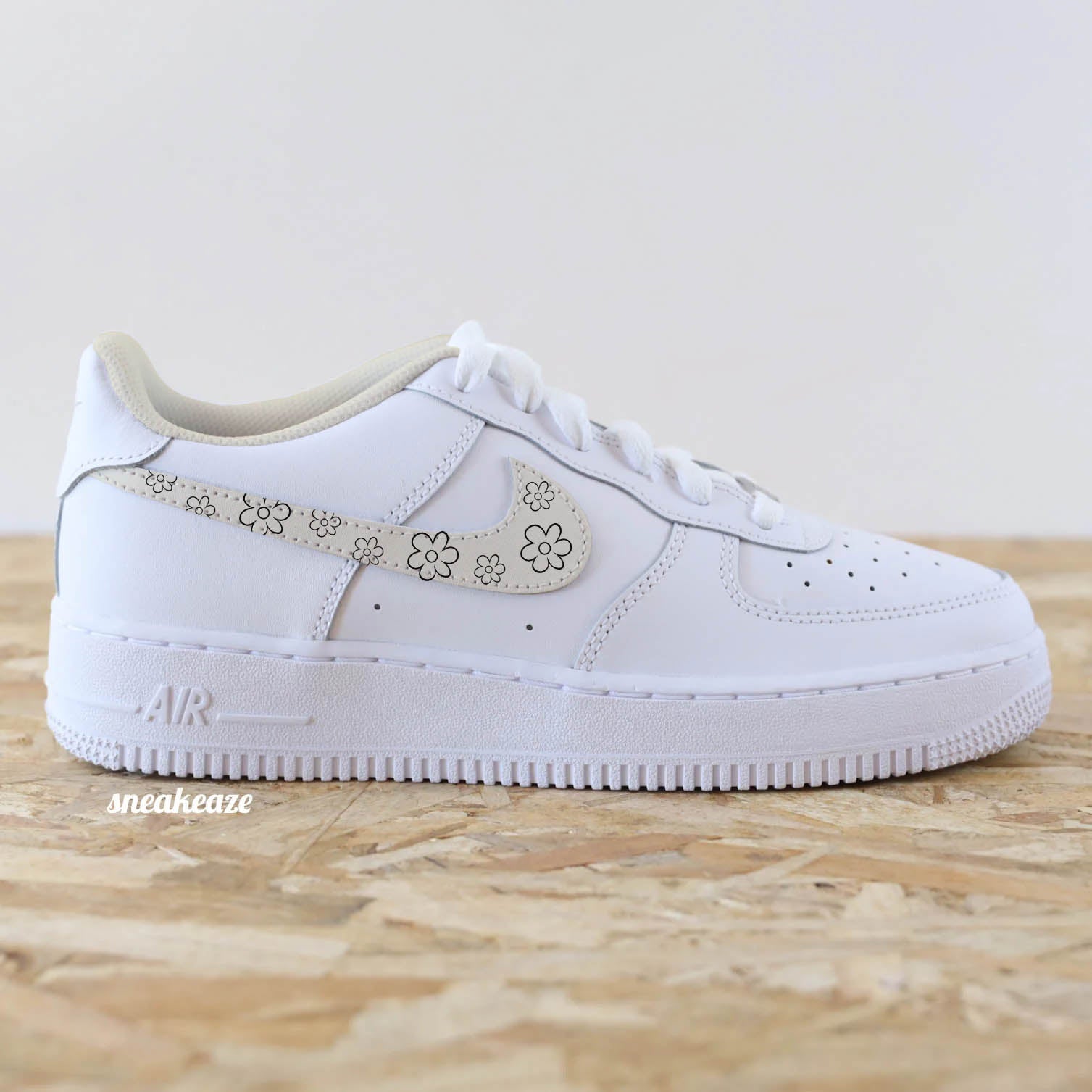 Swoosh & fleurs (couleur au choix) - Air Force 1 custom - SNEAKEAZE CUSTOMS