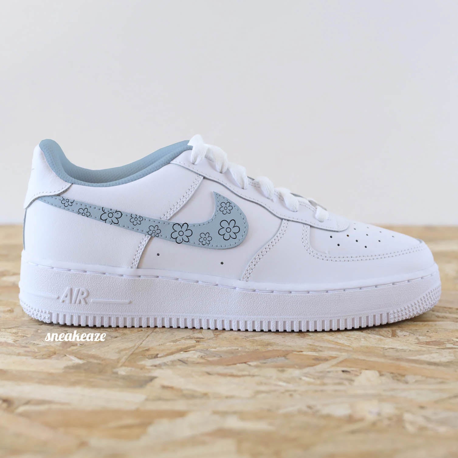 Swoosh & fleurs (couleur au choix) - Air Force 1 custom - SNEAKEAZE CUSTOMS