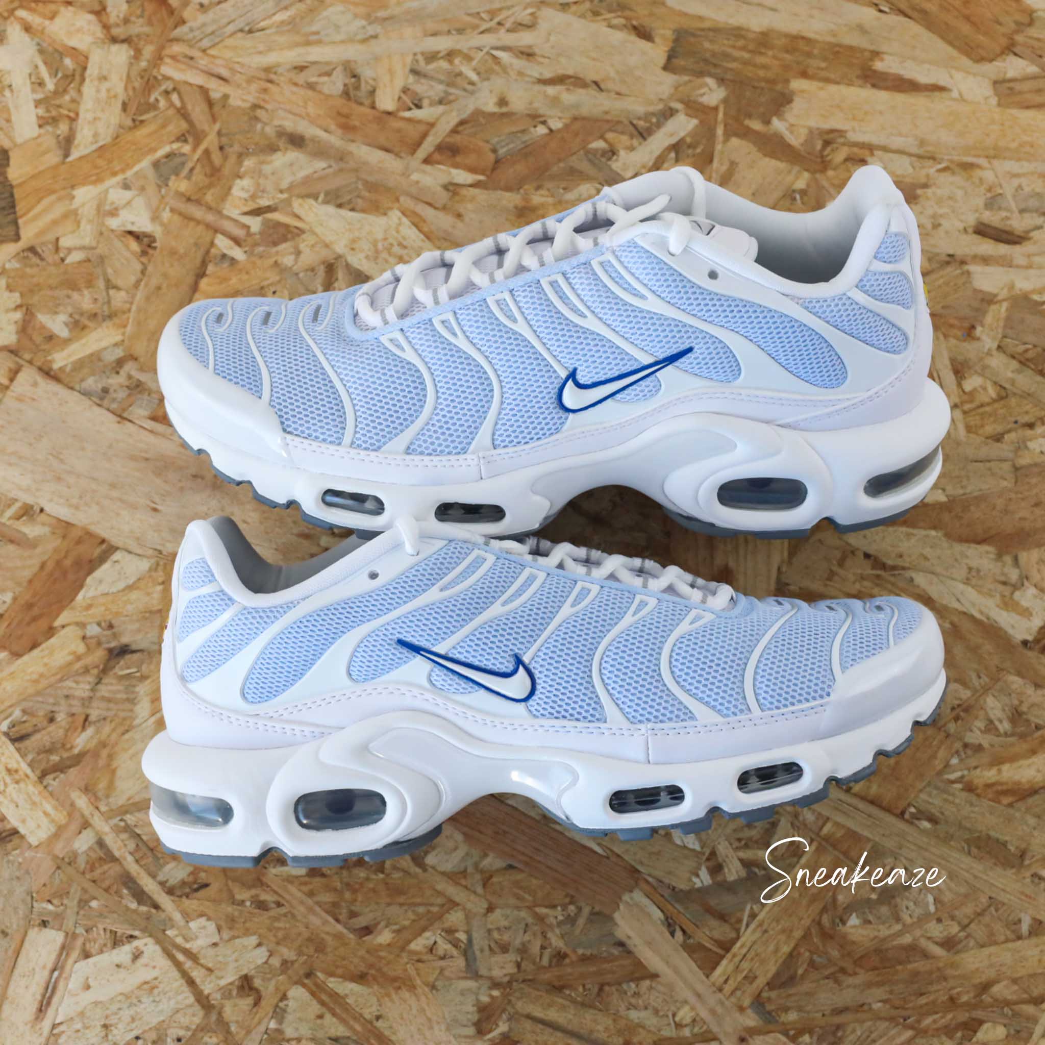 Nike Air Max Plus Tn Unc blue chaussures tuned personnalisees a la main pour homme et femme SNEAKEAZE CUSTOMS