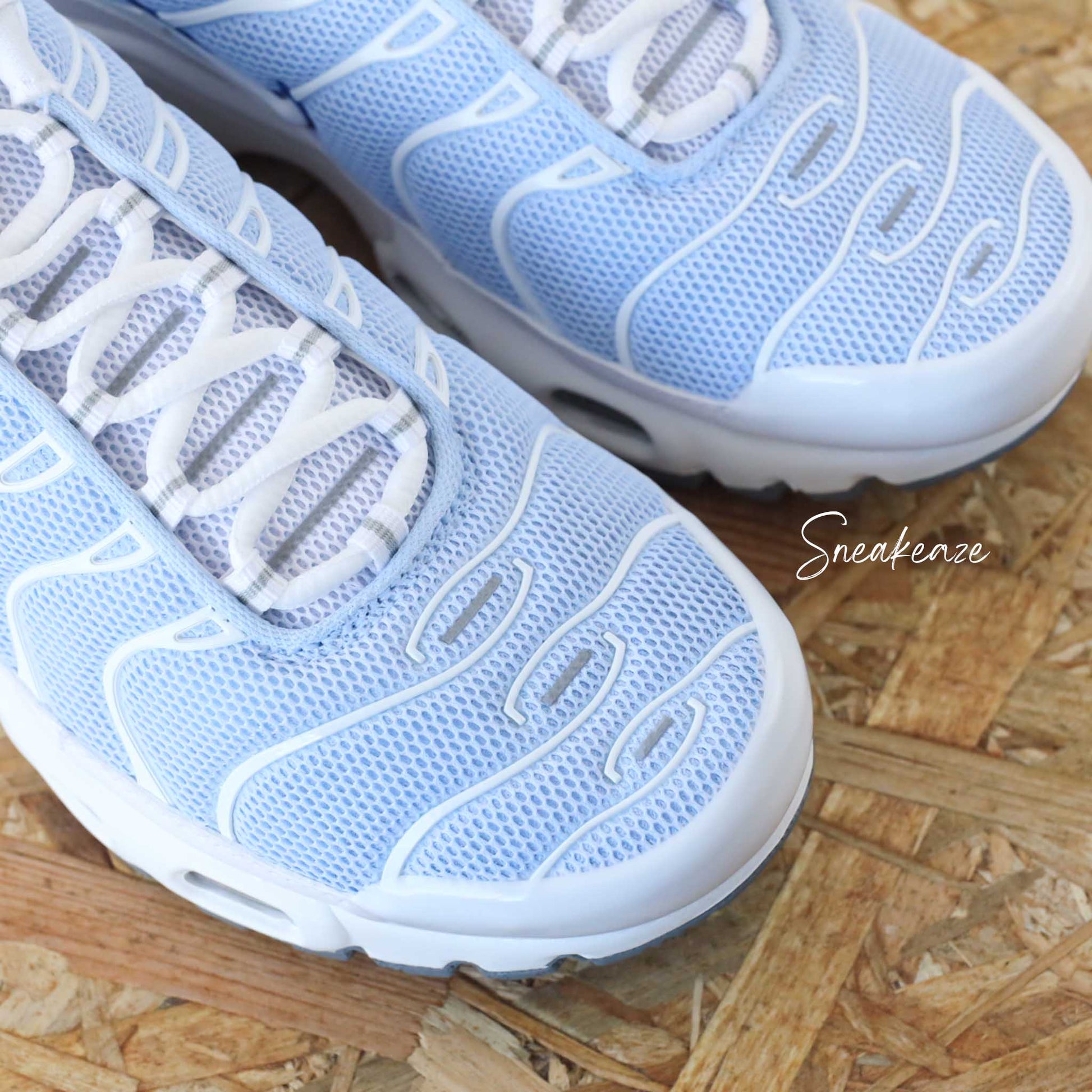 Baskets personnalisées Nike Air Max Plus (TN) custom unc blue - sneakeaze custom