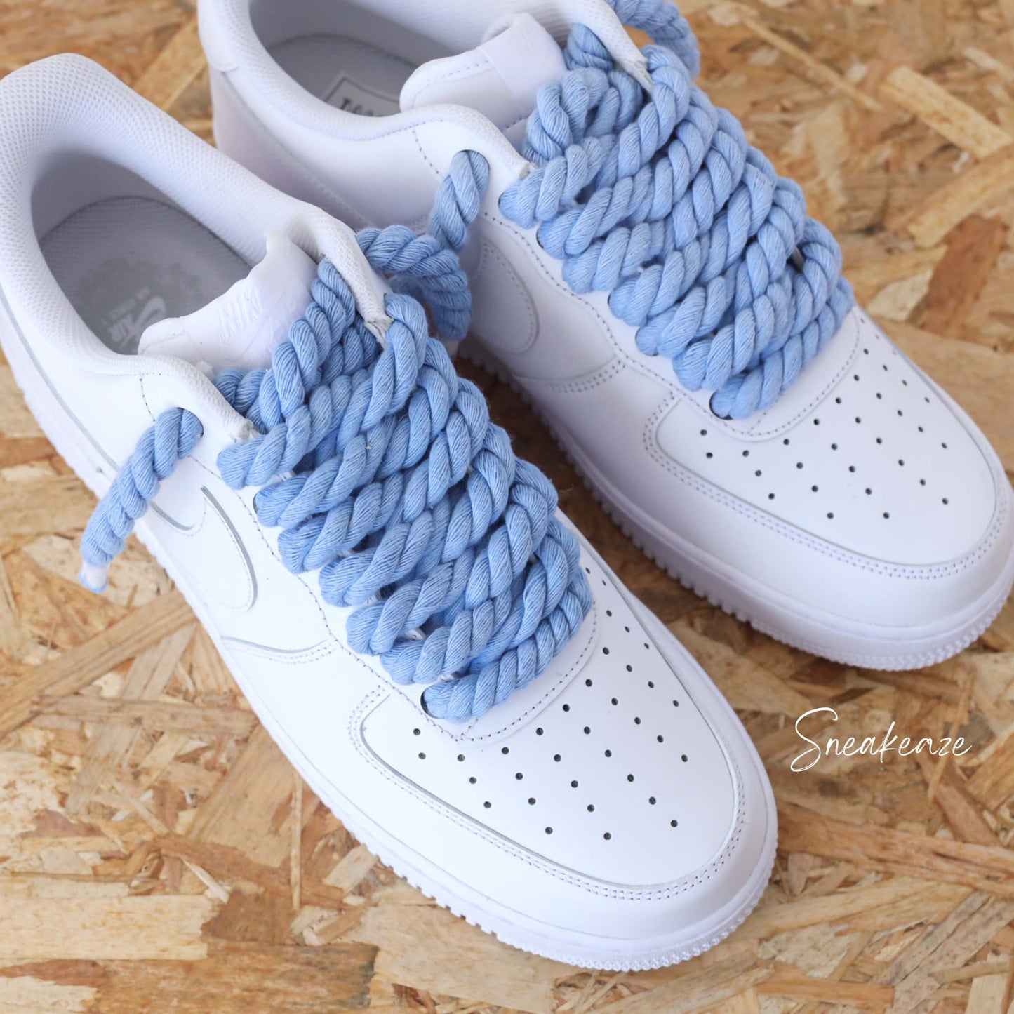 Baskets Nike Air Force 1 custom Lacets Corde unc blue