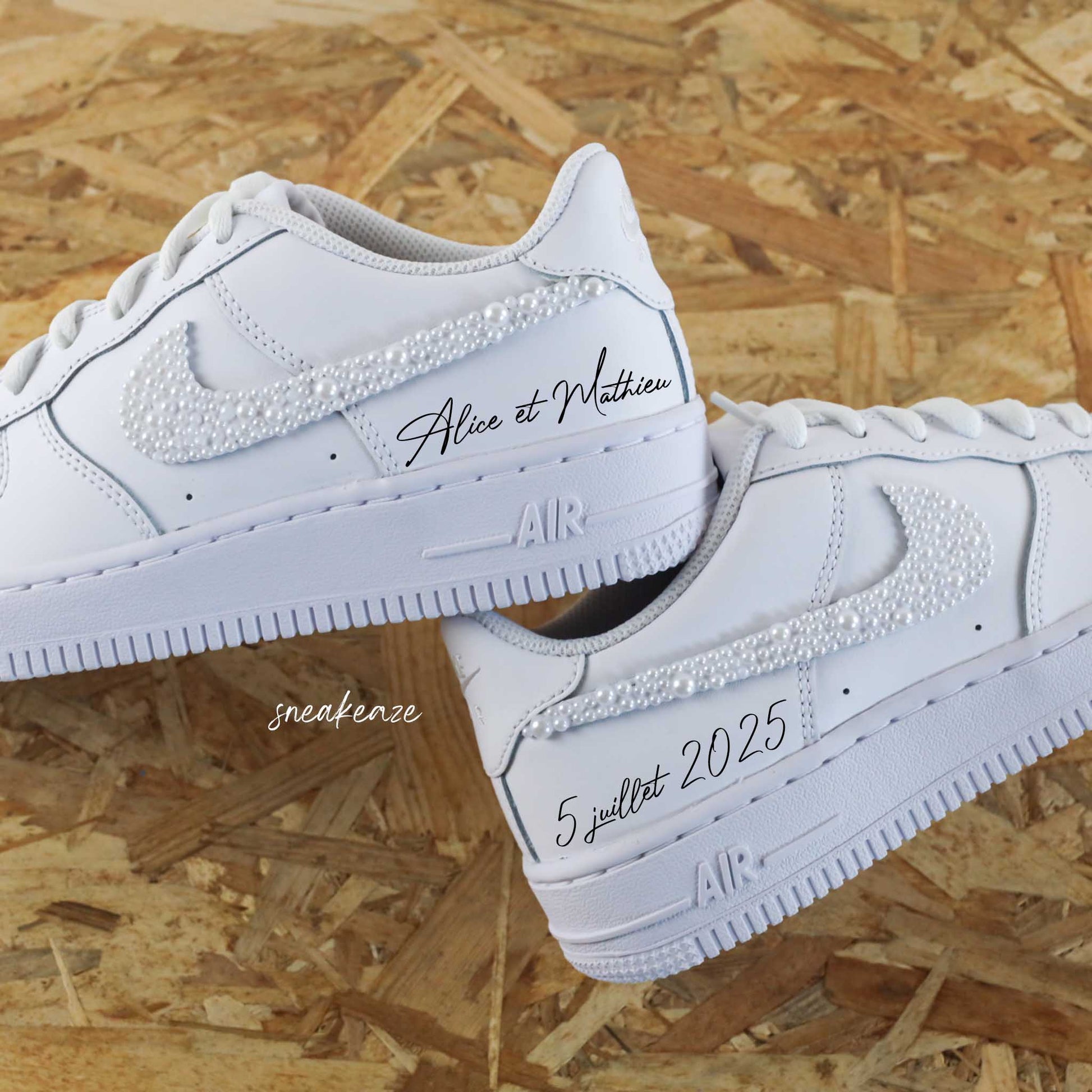 Perles - WEDDING CUSTOM nike Air force 1 custom nacrées pour mariage pour mariée , Chaussures personnalisées prénom et date