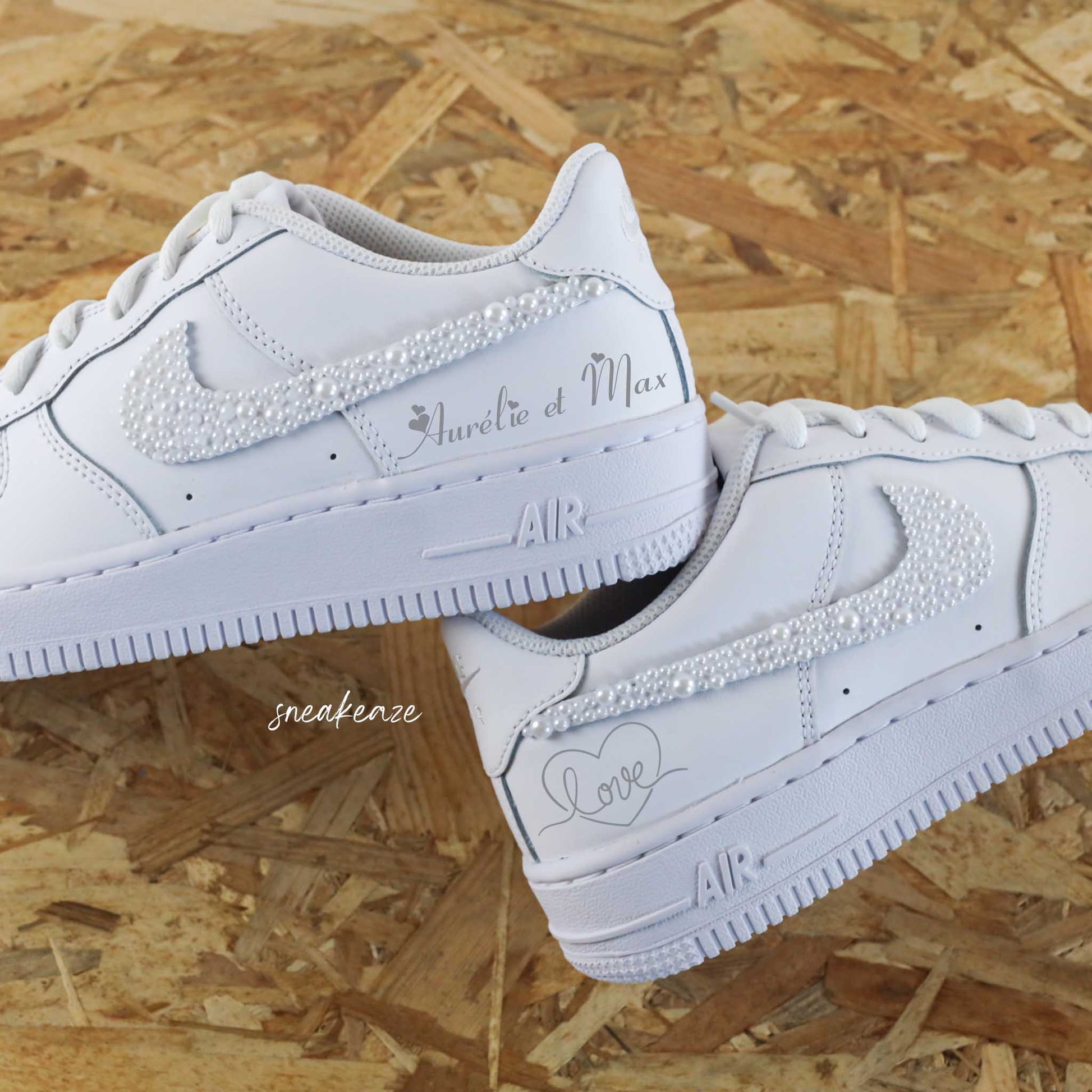 Perles - WEDDING CUSTOM nike Air force 1 custom nacrées pour mariage pour mariée , Chaussures personnalisées prénom et coeur