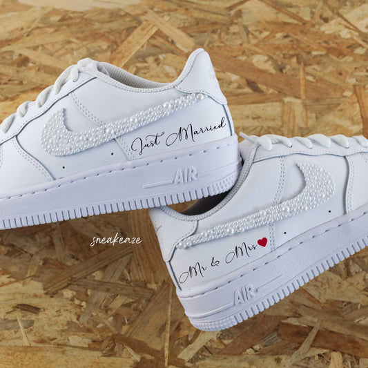 Perles - WEDDING CUSTOM nike Air force 1 custom nacrées pour mariage pour mariée , Chaussures personnalisées initiales et date just married