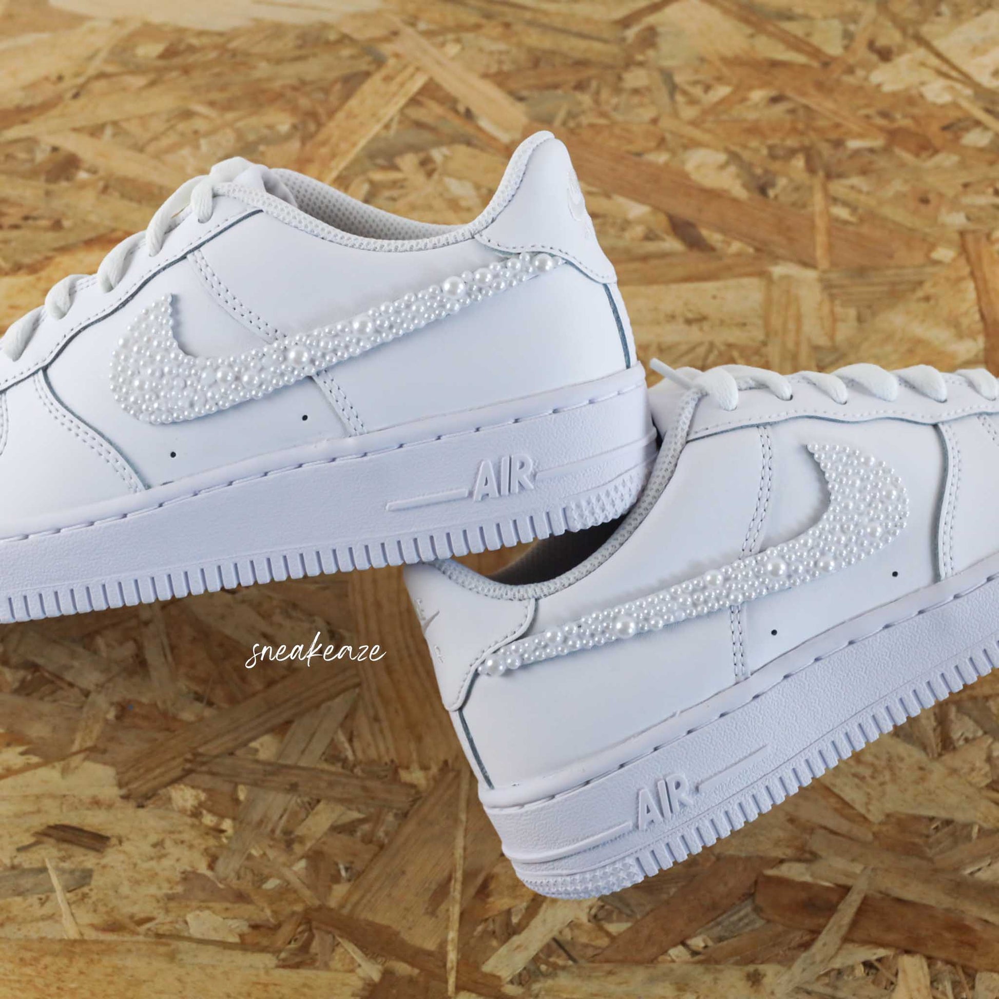 Perles - nike Air force 1 custom nacrées , Chaussures personnalisées 