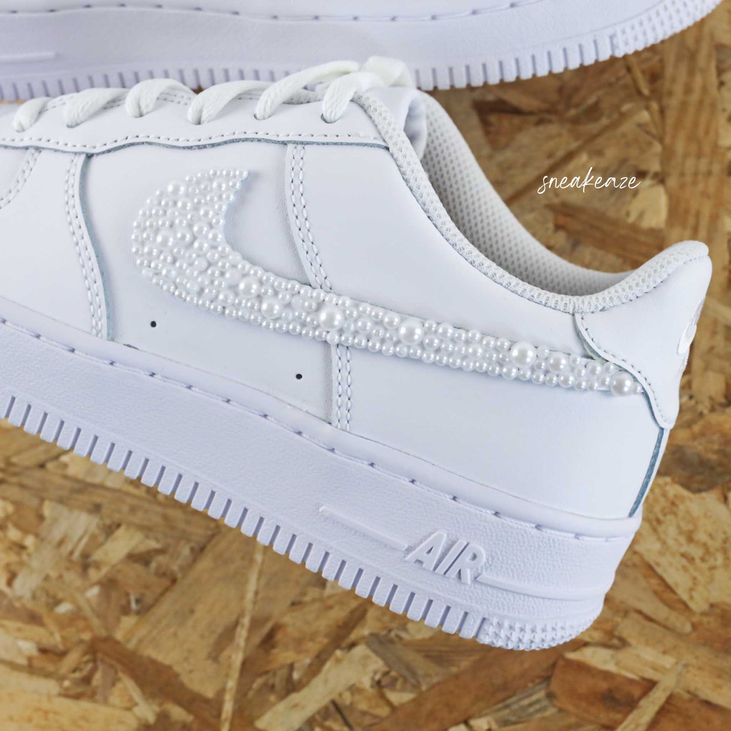 Perles - nike Air force 1 custom nacrées , Chaussures personnalisées 