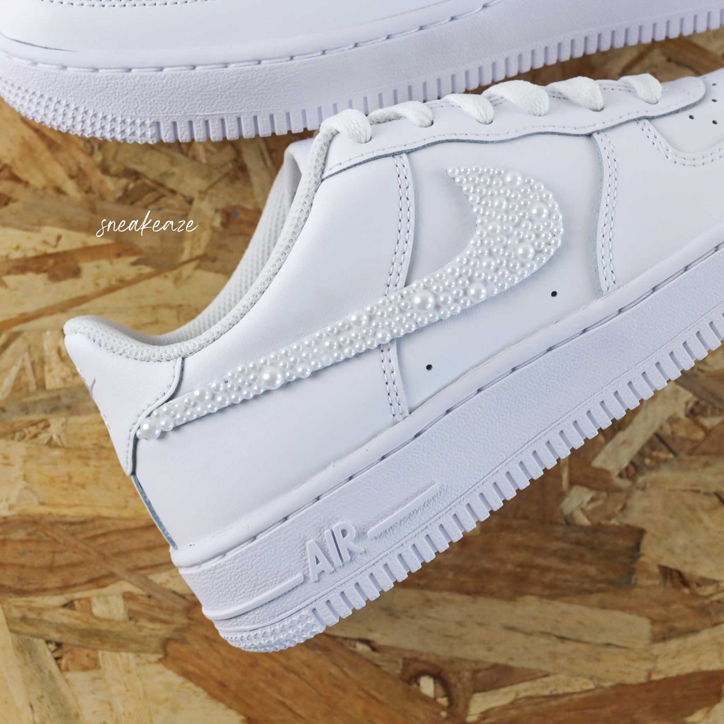 Perles - nike Air force 1 custom nacrées , Chaussures personnalisées 