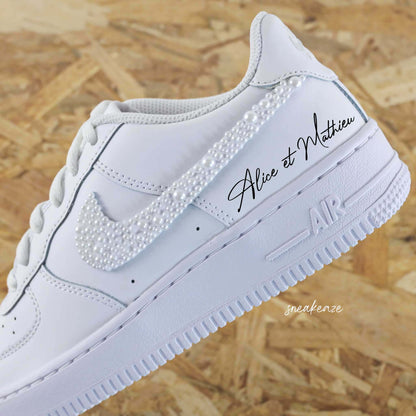 Perles - WEDDING CUSTOM nike Air force 1 custom nacrées pour mariage pour mariée , Chaussures personnalisées prénom et date