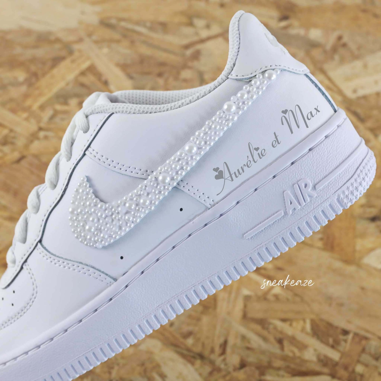 Perles - WEDDING CUSTOM nike Air force 1 custom nacrées pour mariage pour mariée , Chaussures personnalisées prénom et coeur