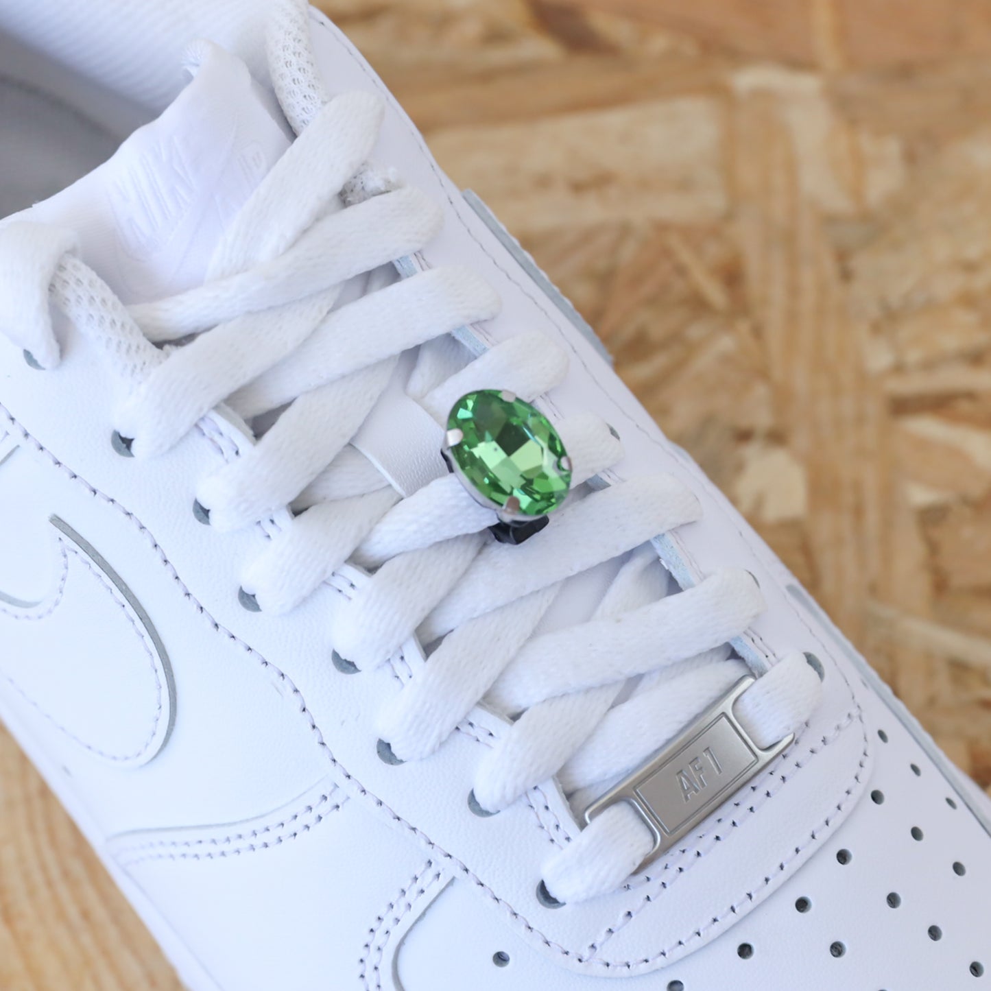 Bijou de lacet  pour sneakers vert à strass Air force 1 custom sneakeaze skz