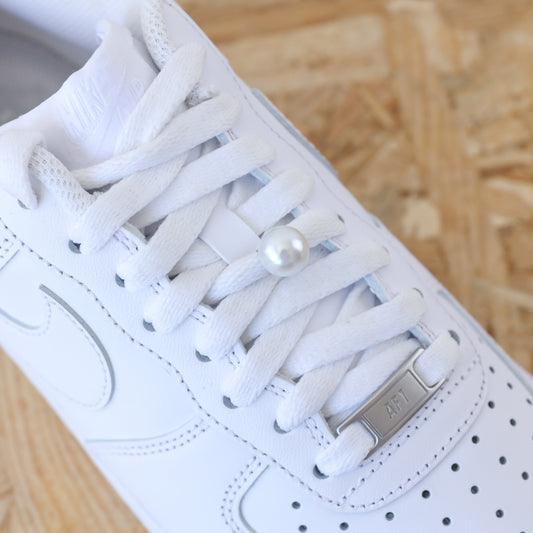 Bijou de lacet  pour sneakers perle couleur blanc nacre Air force 1 custom sneakeaze skz
