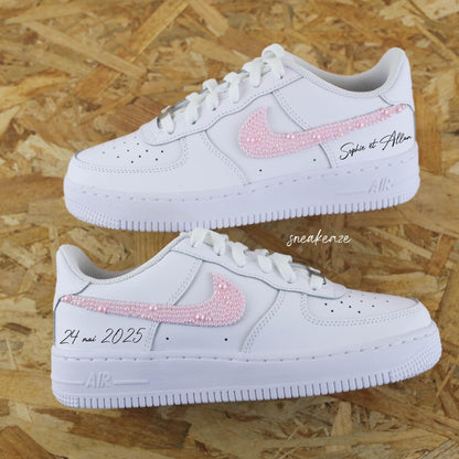 Perles - WEDDING CUSTOM nike Air force 1 custom nacrées pour mariage pour mariée , Chaussures personnalisées prénom et date