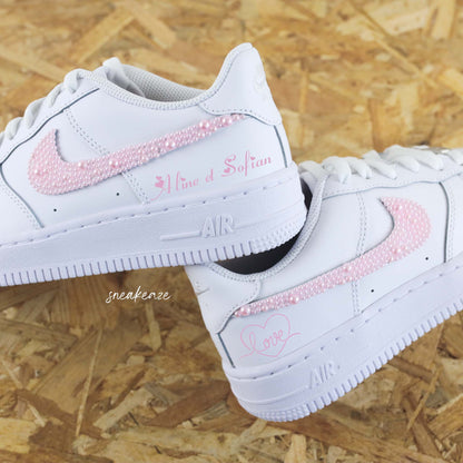 Perles - WEDDING CUSTOM nike Air force 1 custom nacrées pour mariage pour mariée , Chaussures personnalisées prénom et coeur