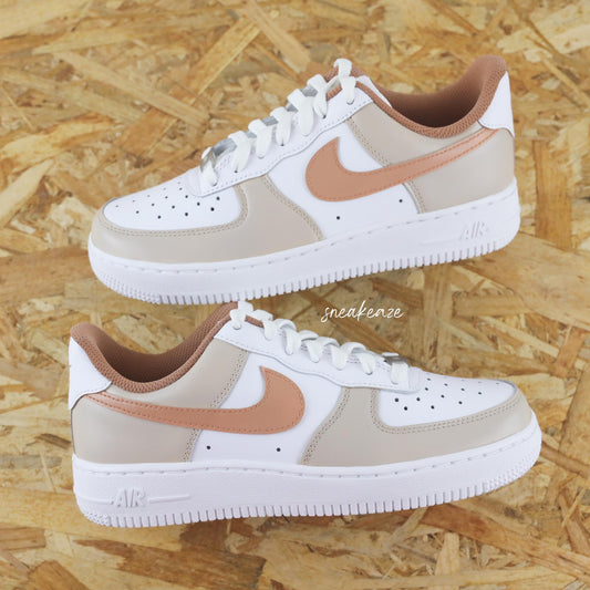 baskets Nike Air Force 1 custom  - Beige & marron clzir baskets personnalisées à la main pour homme et femme sneakeaze skz customs