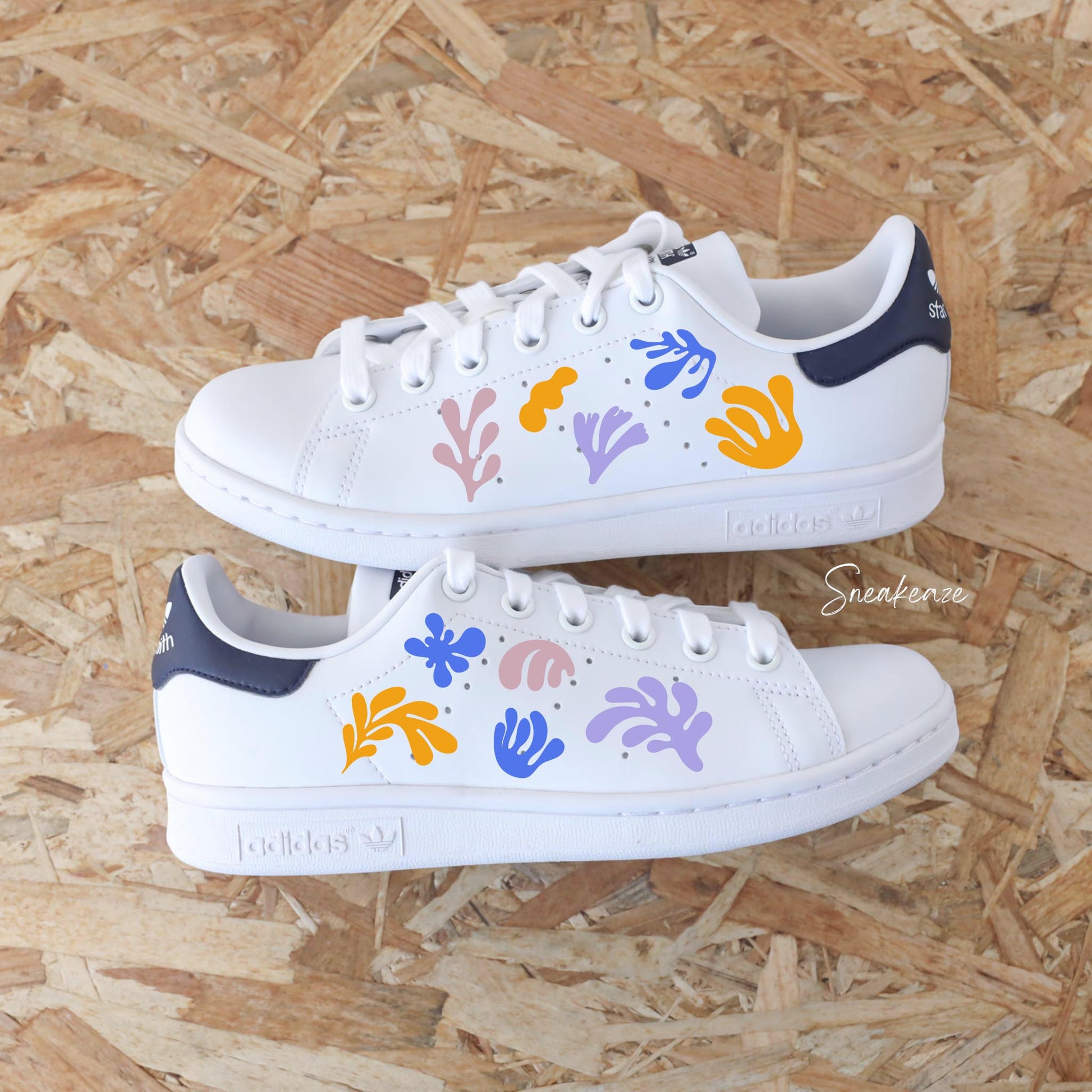 Stan Smith custom Matisse colorée motifs organiques art sneakers personnalisées sneakeaze customs