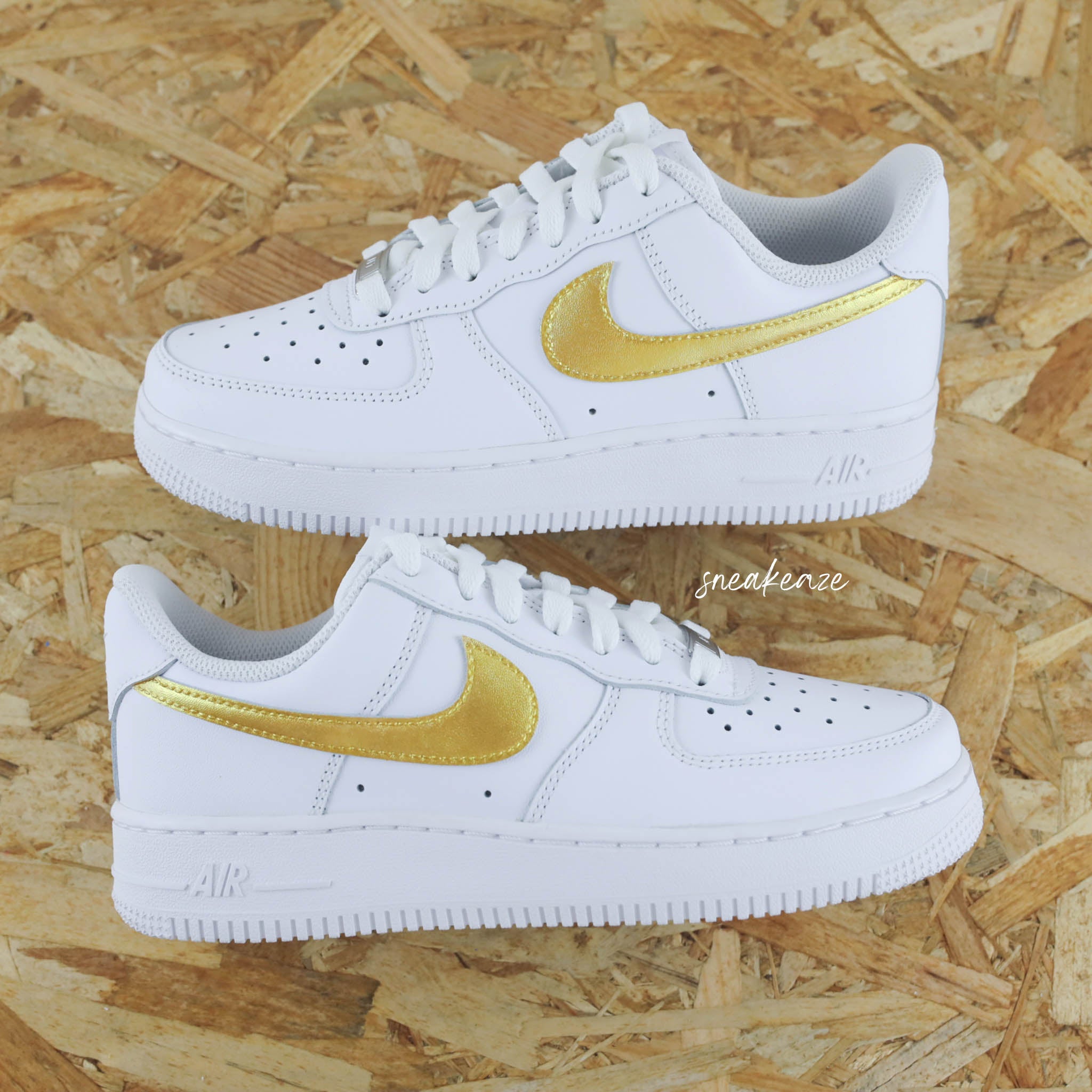 Nike air force 1 gold logo online